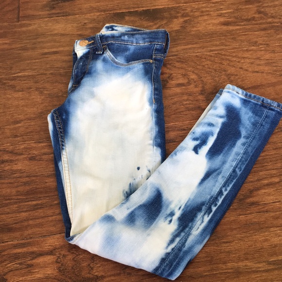 bleaching blue jeans